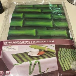Bamboo Design tablecloth with 4 placemats